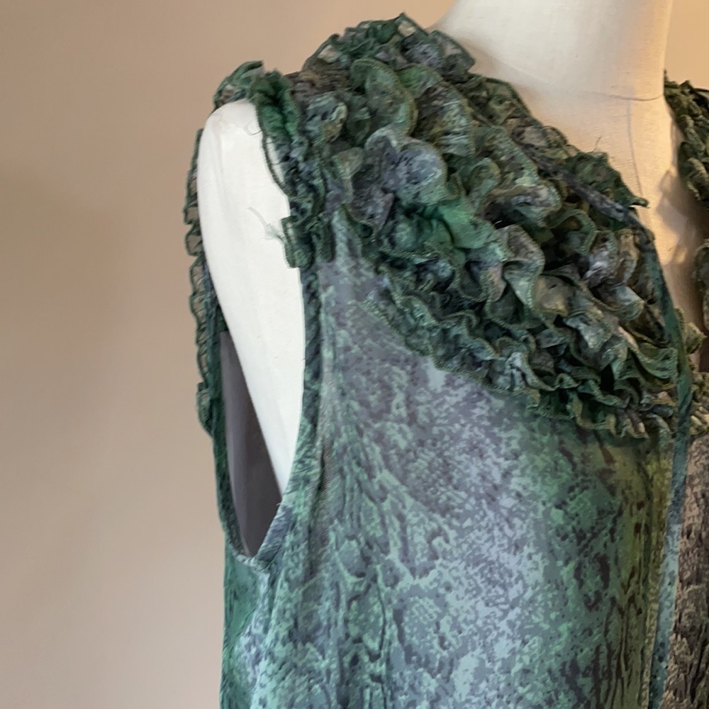 NWOT WOMEN’S RUFFLED sleeveless BLOUSE green snakeskin pattern neck tie L - Picture 6 of 16